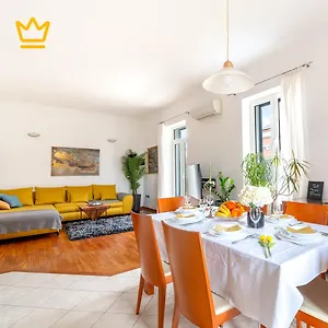 White House Luxury Split